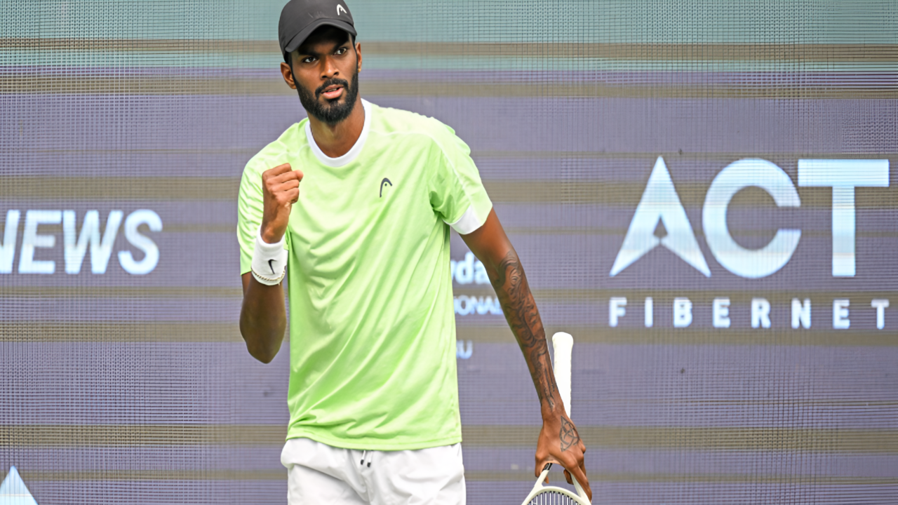 Dhakshineswar Suresh